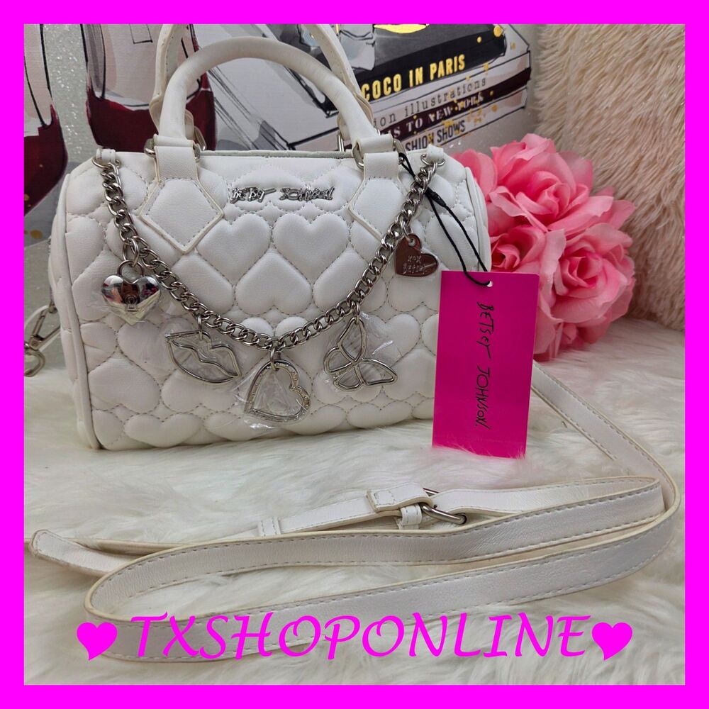 💗🌺Betsey Johnson White Heart Quilted Medium Barrel Satchel🌺💗